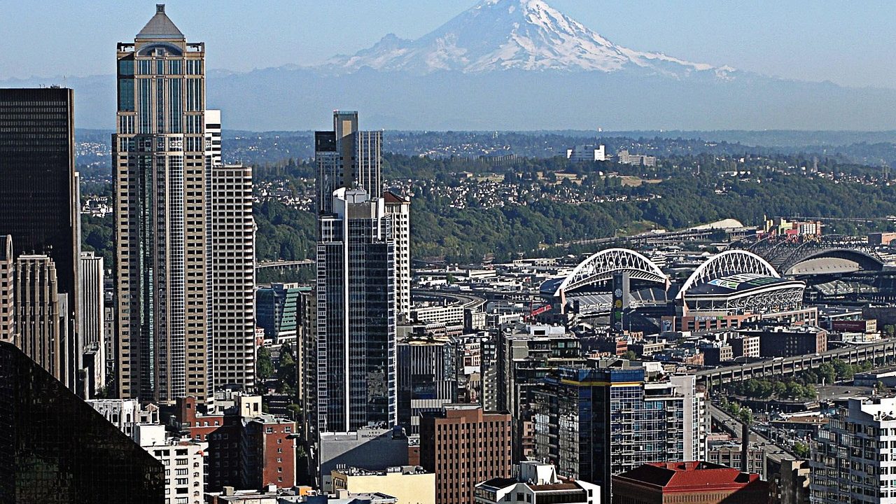 seattle skyline with mount rainier in the background