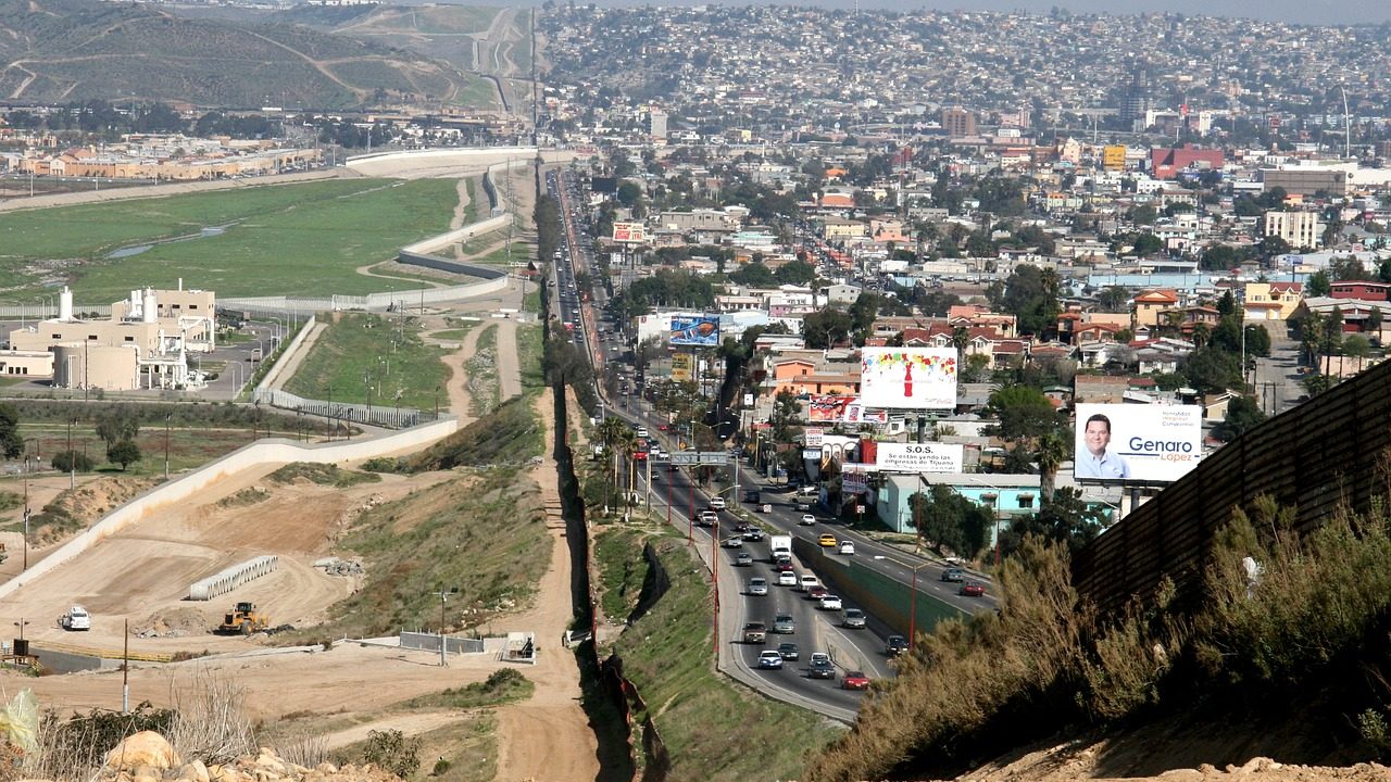 establishing photo of border between usa and mexico