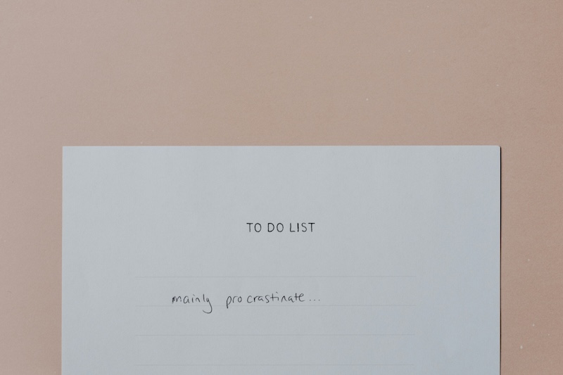 to do list that says mainly procrastinate